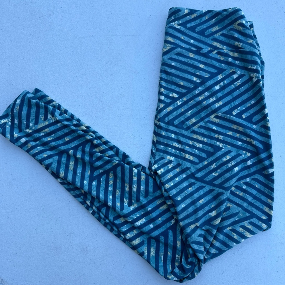 NWOT LuLaRoe OS One Size Teal and Cream Patterned Leggings